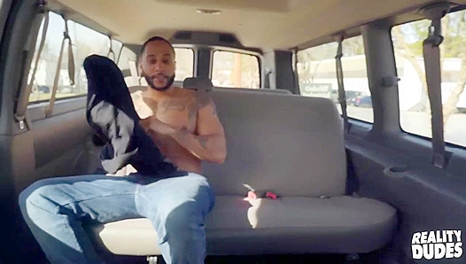 Str8 Hunk Jaxx Maxim Gets Seduced by Mac Savage's Magnetic Charm