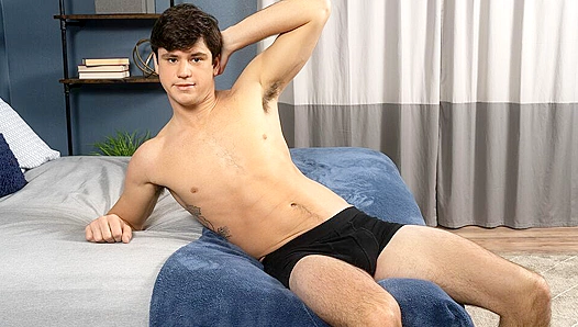 LA Amateur Georgie Masturbates to Explosive Orgasm - Sean Cody