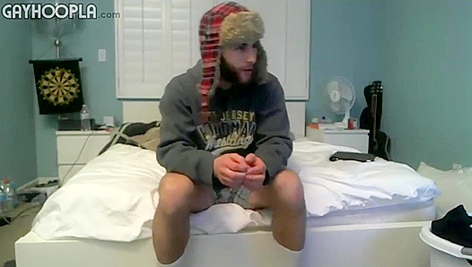 Goofy Amateur Guy Gets Cozy with Solo Masturbation Fun - Gayhoopla