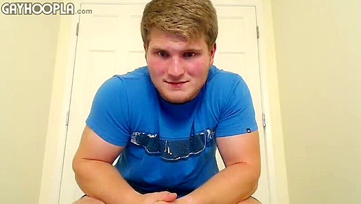 Chubby Amateur Dude Fucks Himself Furious in HD