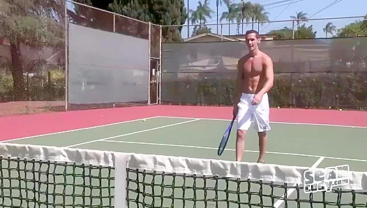 Horny Howard Flexes His Masturbation Skills for Sean Cody