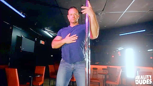 Beefy Daddy Darcy Oak Strips Down for You – Reality Dudes POV