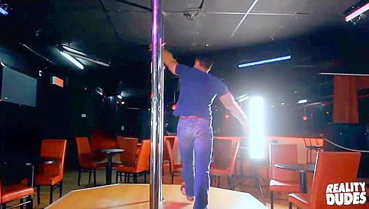 Beefy Daddy Darcy Oak Strips Down for You – Reality Dudes POV