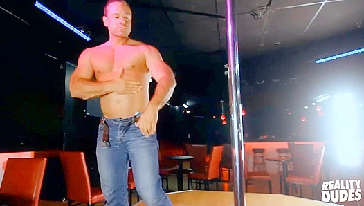 Beefy Daddy Darcy Oak Strips Down for You – Reality Dudes POV