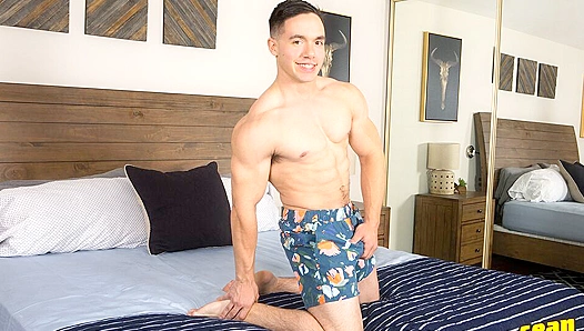 Montana's Ripped Brunette Dick Jerking Frenzy - Sean Cody