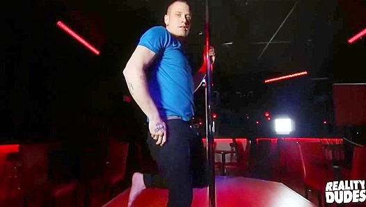 Muscly Gael Strips Down for Himself - Solo Fun from Reality Dudes