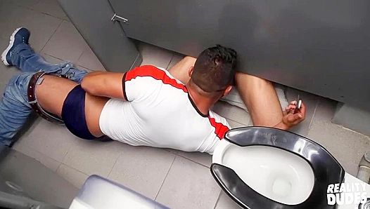 Muscular Hotties MorganBlake & JeremySpark Fuck Wildly in Public - RealityDudes