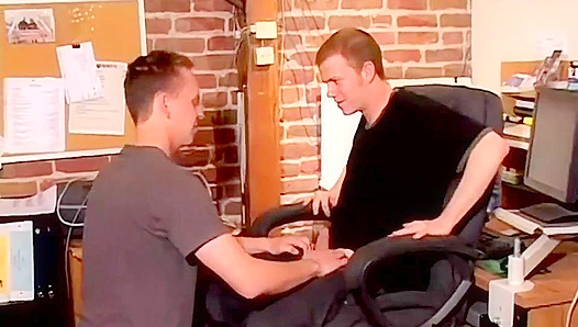 Kinky Amateur Dudes Enjoy Impromptu Anal Fun - BeddableBoys