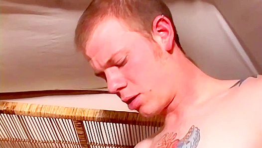 Kinky Amateur Dudes Enjoy Impromptu Anal Fun - BeddableBoys