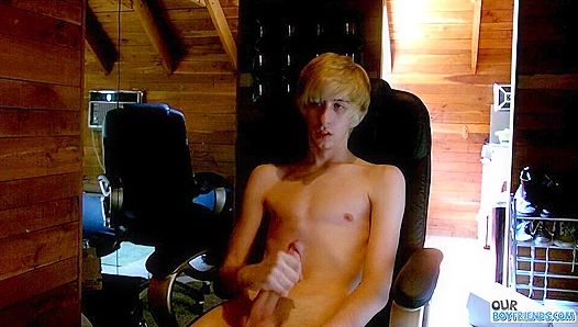 Hot Muscle Stud Jacks Off Seductively in Armchair