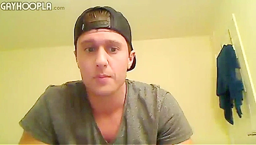 Jock Masturbates His Meaty Dick Live on Webcam -GayHoopla