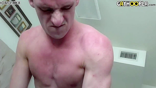 Horny Amateur Guy Masturbates Intensely - Gayhoopla