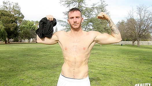 Str8 Chaser Pounds Big Booty Amateur in Parked Car