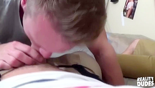 Wild Dorm Room Threesome ~ Fit Dudes Getting Freaky