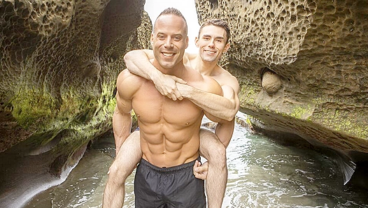 Tanned Hunk Jack Pounds Jamie's Tight Ass