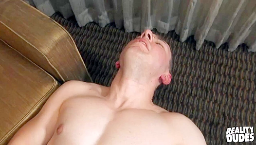 Hairy Hunk Blake Gets Facialized by Hung Stud