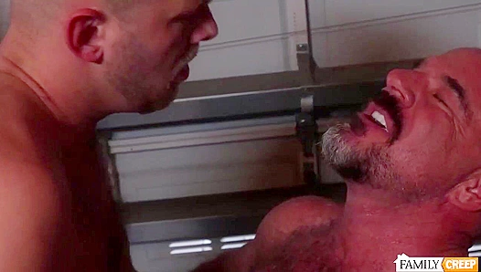 PA Piercing Play ~ Chandler Scott & Jack Dyer's Anal Adventure - Family Greep