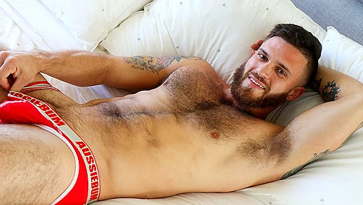 Rising Bear Cash Mahomes Cums Solo - GayHoopla