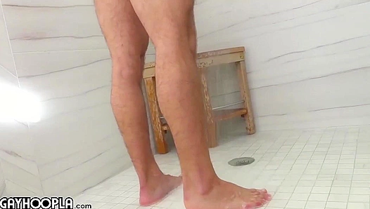 Rising Bear Cash Mahomes Cums Solo - GayHoopla