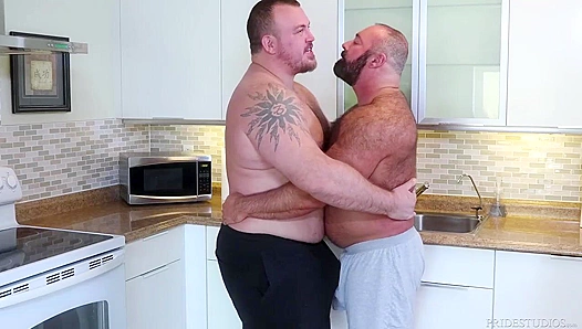 Fat Studs Brad & Hunter Enjoy Hard Bearback Anal