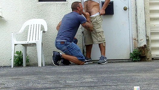 Thirsty Ricky Larkin Sneaks Outdoor Blowjob - Gay XXX